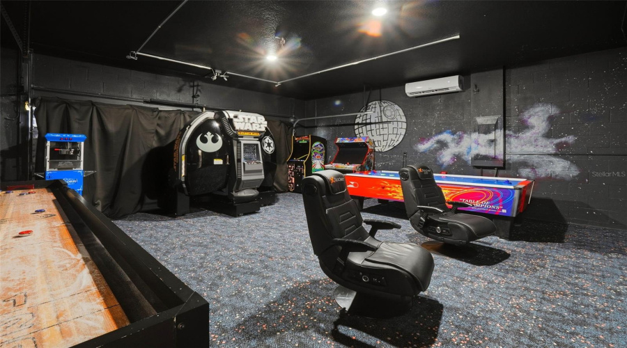 DAVENPORT, Florida 33896, 8 Bedrooms Bedrooms, ,5 BathroomsBathrooms,Residential,For Sale,MOON VALLEY,0,MFRO6359672