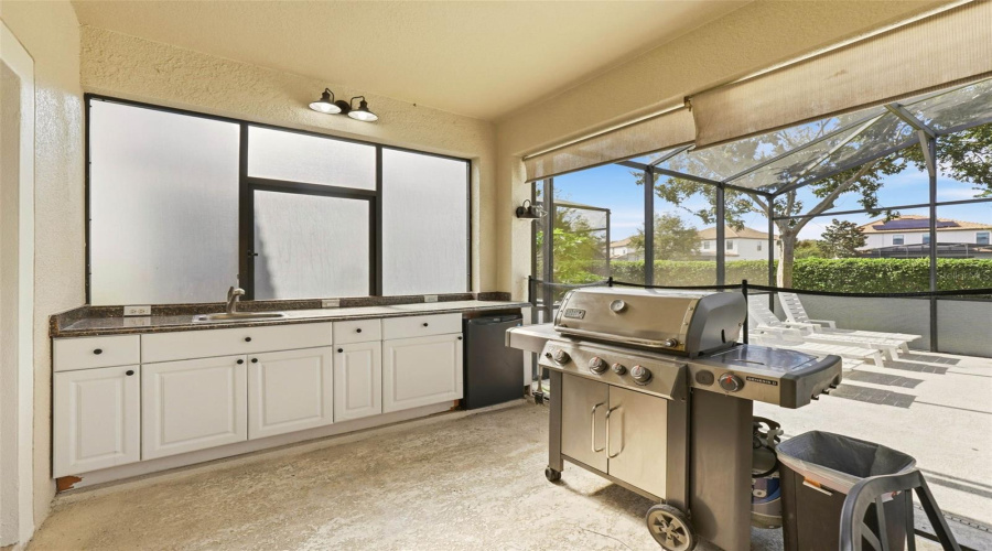 DAVENPORT, Florida 33896, 8 Bedrooms Bedrooms, ,5 BathroomsBathrooms,Residential,For Sale,MOON VALLEY,0,MFRO6359672