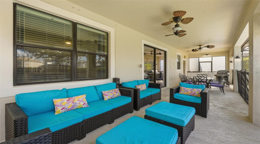 DAVENPORT, Florida 33896, 8 Bedrooms Bedrooms, ,5 BathroomsBathrooms,Residential,For Sale,MOON VALLEY,0,MFRO6359672