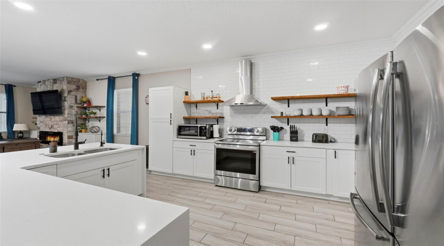 DAVENPORT, Florida 33896, 8 Bedrooms Bedrooms, ,5 BathroomsBathrooms,Residential,For Sale,MOON VALLEY,0,MFRO6359672