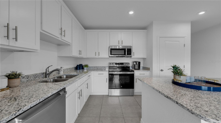 DAVENPORT, Florida 33897, 3 Bedrooms Bedrooms, ,2 BathroomsBathrooms,Residential,For Sale,FAN PALM,0,MFRO6359824