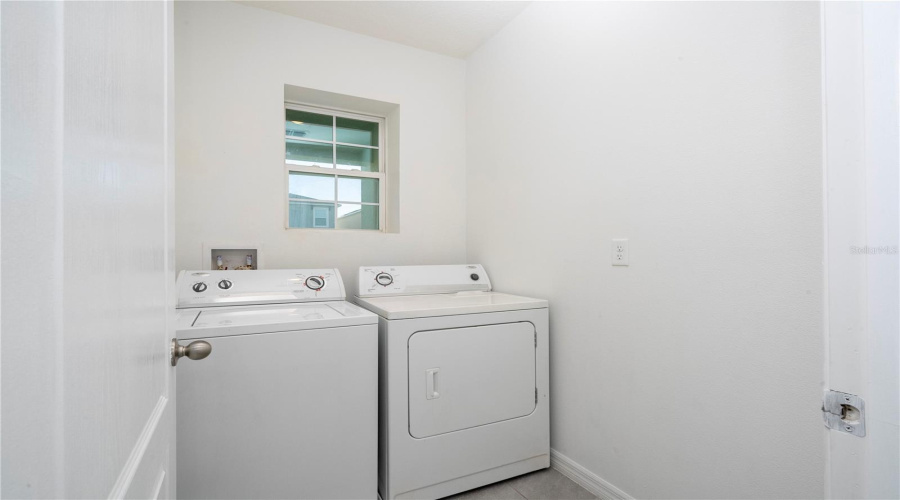 DAVENPORT, Florida 33837, 3 Bedrooms Bedrooms, ,2 BathroomsBathrooms,Residential,For Sale,DESERT ROSE,0,MFRO6358596