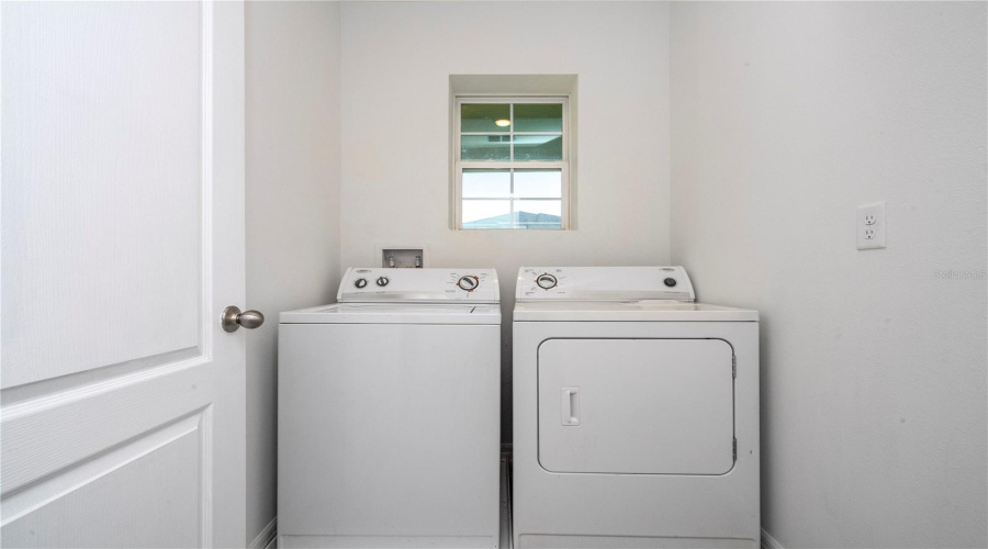 DAVENPORT, Florida 33837, 3 Bedrooms Bedrooms, ,2 BathroomsBathrooms,Residential,For Sale,DESERT ROSE,0,MFRO6358596