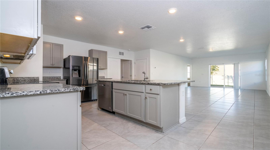 DAVENPORT, Florida 33837, 3 Bedrooms Bedrooms, ,2 BathroomsBathrooms,Residential,For Sale,DESERT ROSE,0,MFRO6358596