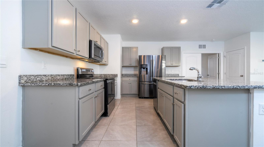 DAVENPORT, Florida 33837, 3 Bedrooms Bedrooms, ,2 BathroomsBathrooms,Residential,For Sale,DESERT ROSE,0,MFRO6358596