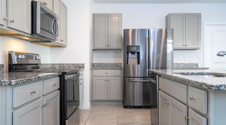 DAVENPORT, Florida 33837, 3 Bedrooms Bedrooms, ,2 BathroomsBathrooms,Residential,For Sale,DESERT ROSE,0,MFRO6358596