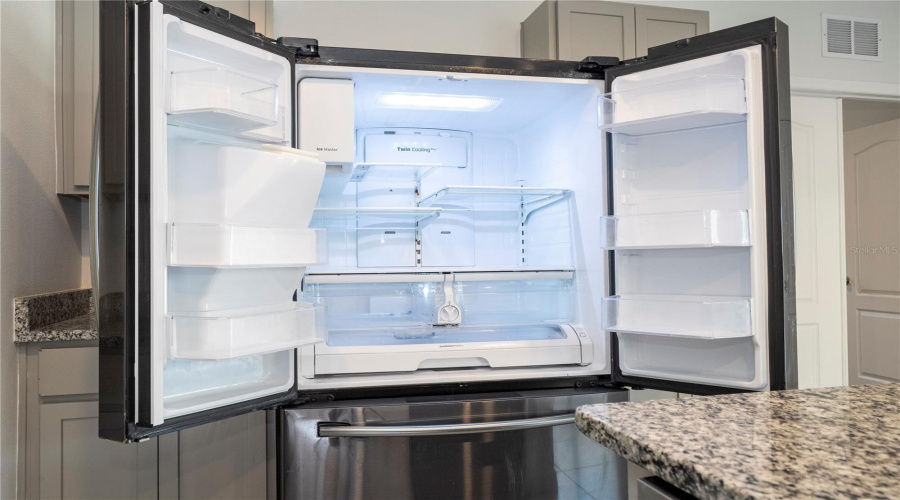 DAVENPORT, Florida 33837, 3 Bedrooms Bedrooms, ,2 BathroomsBathrooms,Residential,For Sale,DESERT ROSE,0,MFRO6358596