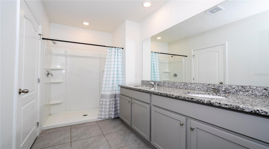 DAVENPORT, Florida 33837, 3 Bedrooms Bedrooms, ,2 BathroomsBathrooms,Residential,For Sale,DESERT ROSE,0,MFRO6358596