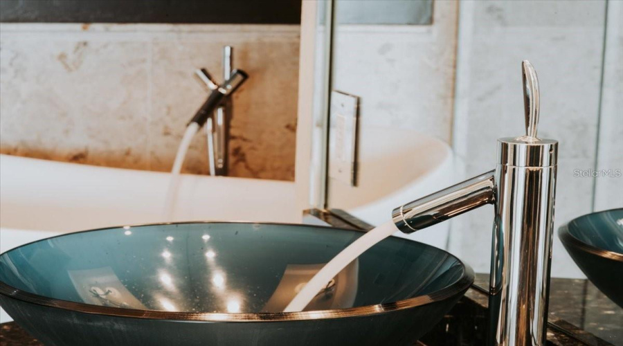 ORLANDO, Florida 32836, 2 Bedrooms Bedrooms, ,2 BathroomsBathrooms,Residential,For Sale,THE ESPLANADE,0,MFRS5138381