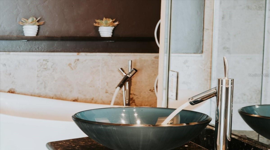 ORLANDO, Florida 32836, 2 Bedrooms Bedrooms, ,2 BathroomsBathrooms,Residential,For Sale,THE ESPLANADE,0,MFRS5138381