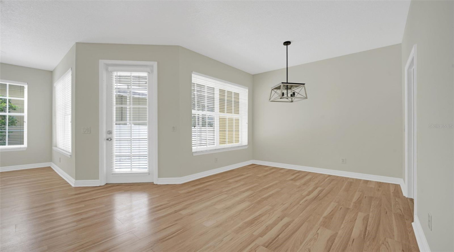 Living room/Breakfast nook