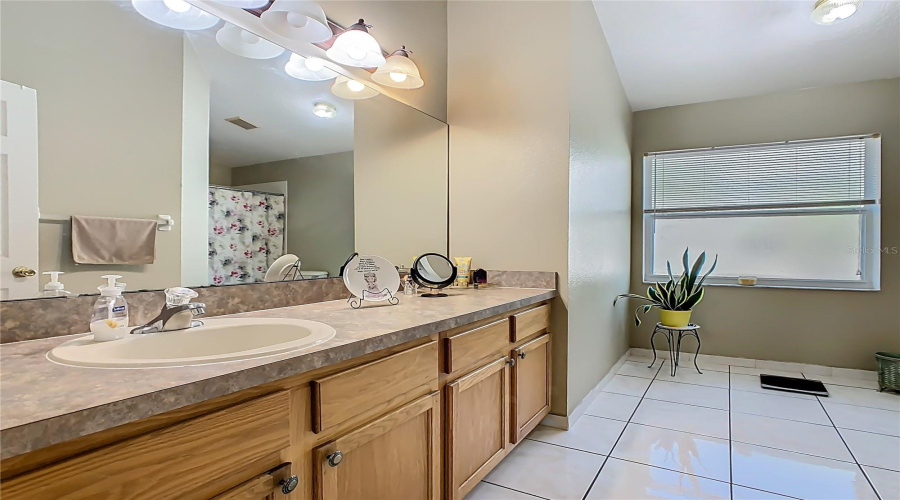 DAVENPORT, Florida 33897, 4 Bedrooms Bedrooms, ,2 BathroomsBathrooms,Residential,For Sale,HALSTEAD,0,MFRO6359958