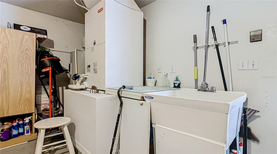 DAVENPORT, Florida 33897, 4 Bedrooms Bedrooms, ,2 BathroomsBathrooms,Residential,For Sale,HALSTEAD,0,MFRO6359958