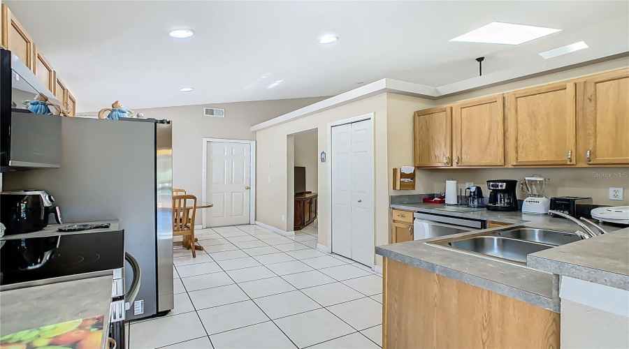 DAVENPORT, Florida 33897, 4 Bedrooms Bedrooms, ,2 BathroomsBathrooms,Residential,For Sale,HALSTEAD,0,MFRO6359958