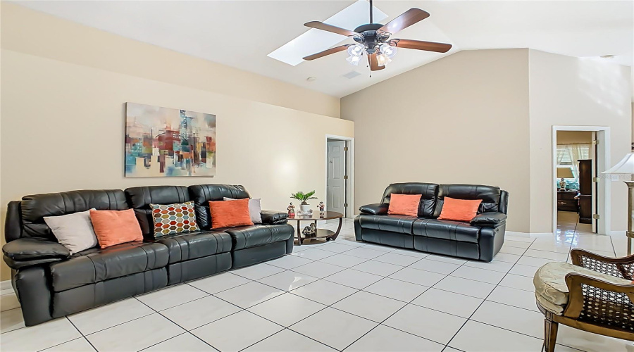 DAVENPORT, Florida 33897, 4 Bedrooms Bedrooms, ,2 BathroomsBathrooms,Residential,For Sale,HALSTEAD,0,MFRO6359958