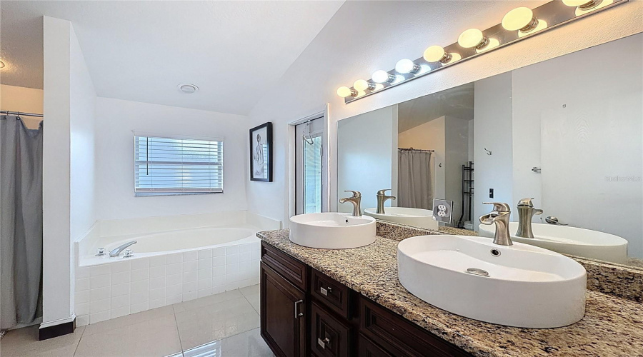 DAVENPORT, Florida 33897, 3 Bedrooms Bedrooms, ,2 BathroomsBathrooms,Residential,For Sale,LOCKBREEZE,0,MFRS5138145