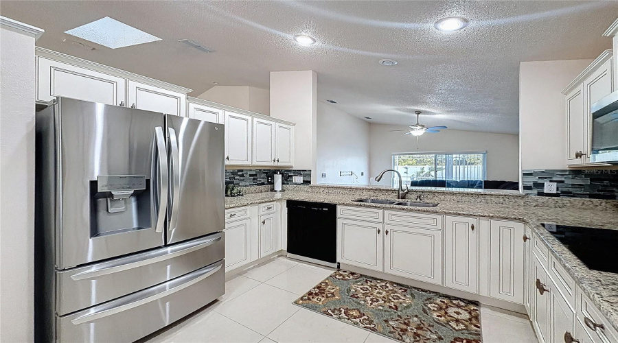 DAVENPORT, Florida 33897, 3 Bedrooms Bedrooms, ,2 BathroomsBathrooms,Residential,For Sale,LOCKBREEZE,0,MFRS5138145