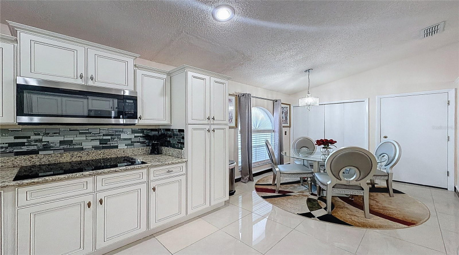 DAVENPORT, Florida 33897, 3 Bedrooms Bedrooms, ,2 BathroomsBathrooms,Residential,For Sale,LOCKBREEZE,0,MFRS5138145