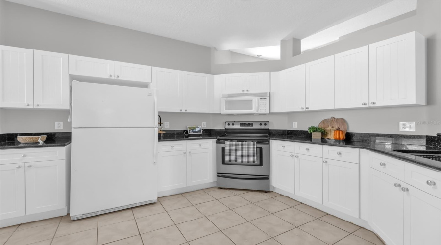 DAVENPORT, Florida 33897, 4 Bedrooms Bedrooms, ,3 BathroomsBathrooms,Residential,For Sale,CALABAY PARC,0,MFRO6358916