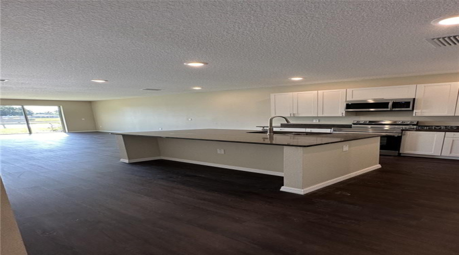 DAVENPORT, Florida 33896, 3 Bedrooms Bedrooms, ,3 BathroomsBathrooms,Residential,For Sale,LAKE SHORE,0,MFRO6359843