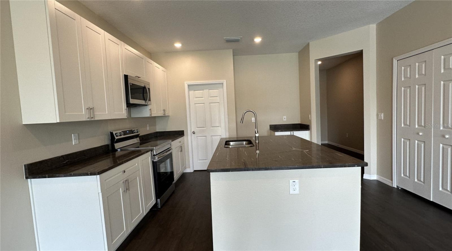 DAVENPORT, Florida 33896, 3 Bedrooms Bedrooms, ,3 BathroomsBathrooms,Residential,For Sale,LAKE SHORE,0,MFRO6359843