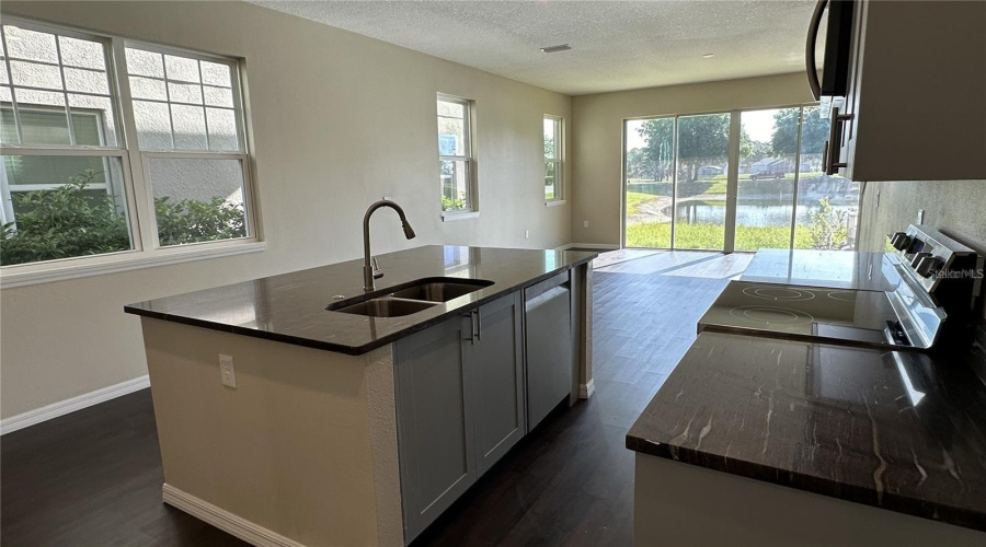 DAVENPORT, Florida 33896, 4 Bedrooms Bedrooms, ,3 BathroomsBathrooms,Residential,For Sale,LAKE SHORE,0,MFRO6359798