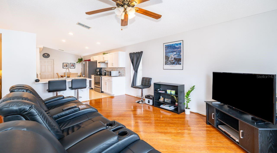 DAVENPORT, Florida 33897, 4 Bedrooms Bedrooms, ,2 BathroomsBathrooms,Residential,For Sale,HALSTEAD,0,MFRS5134482