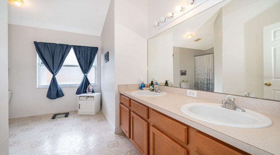 DAVENPORT, Florida 33897, 4 Bedrooms Bedrooms, ,2 BathroomsBathrooms,Residential,For Sale,HALSTEAD,0,MFRS5134482