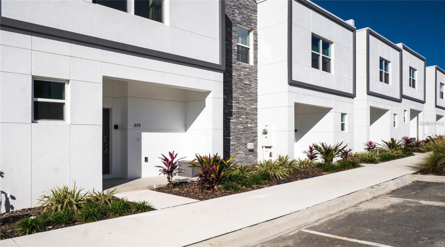 DAVENPORT, Florida 33896, 5 Bedrooms Bedrooms, ,4 BathroomsBathrooms,Residential,For Sale,FAMAGUSTA,0,MFRO6359796