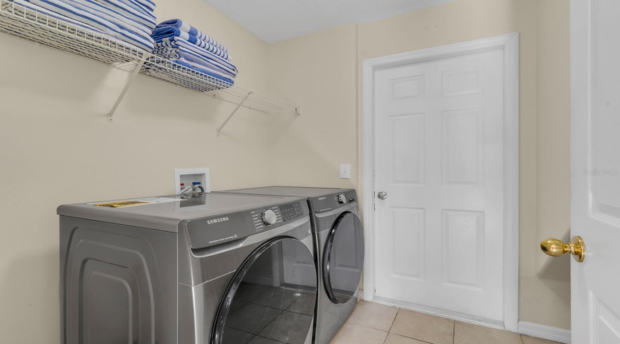 KISSIMMEE, Florida 34747, 7 Bedrooms Bedrooms, ,4 BathroomsBathrooms,Residential,For Sale,LIDO KEY,0,MFRS5138429