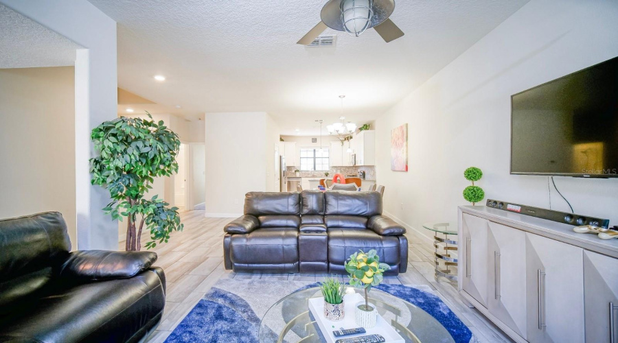 DAVENPORT, Florida 33896, 4 Bedrooms Bedrooms, ,2 BathroomsBathrooms,Residential,For Sale,OVERPOOL,0,MFRS5138383