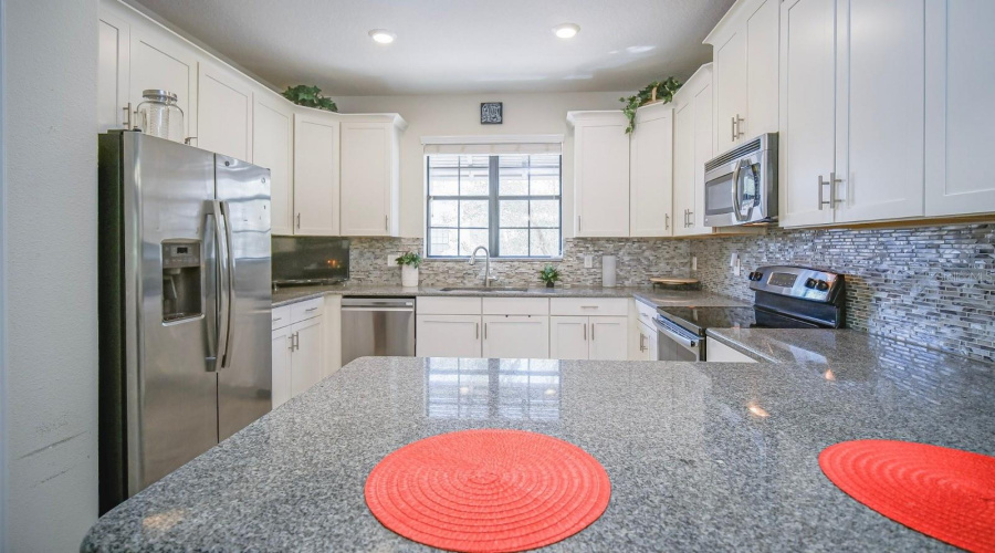 DAVENPORT, Florida 33896, 4 Bedrooms Bedrooms, ,2 BathroomsBathrooms,Residential,For Sale,OVERPOOL,0,MFRS5138383