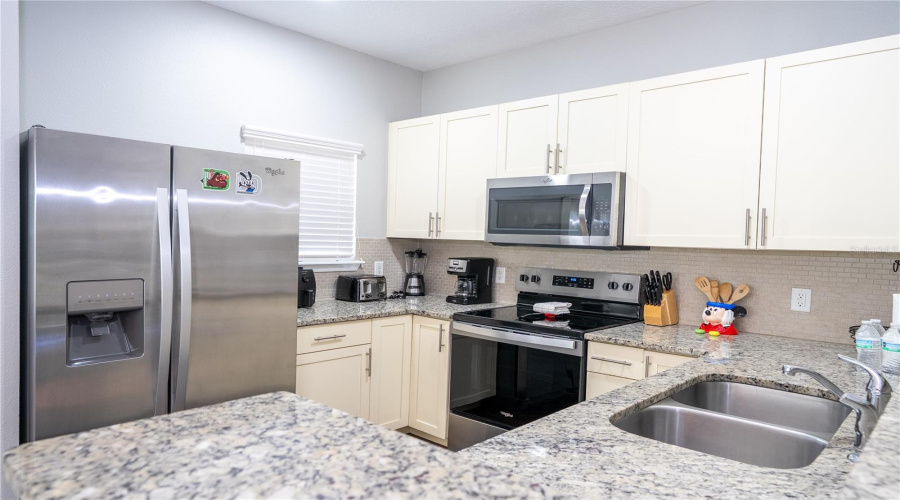 KISSIMMEE, Florida 34747, 4 Bedrooms Bedrooms, ,3 BathroomsBathrooms,Residential,For Sale,SHINE,0,MFRO6341857