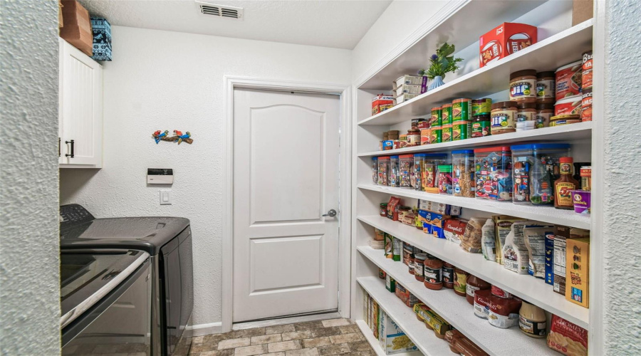 DAVENPORT, Florida 33897, 4 Bedrooms Bedrooms, ,3 BathroomsBathrooms,Residential,For Sale,PRESTWICK,0,MFRO6319067