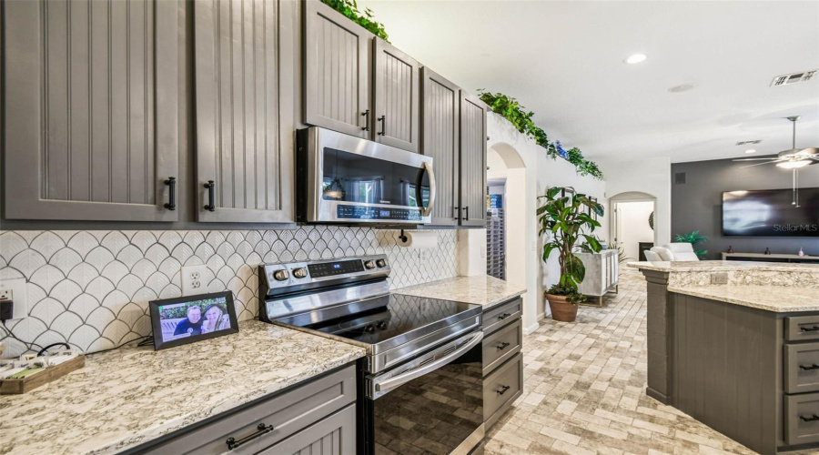 DAVENPORT, Florida 33897, 4 Bedrooms Bedrooms, ,3 BathroomsBathrooms,Residential,For Sale,PRESTWICK,0,MFRO6319067