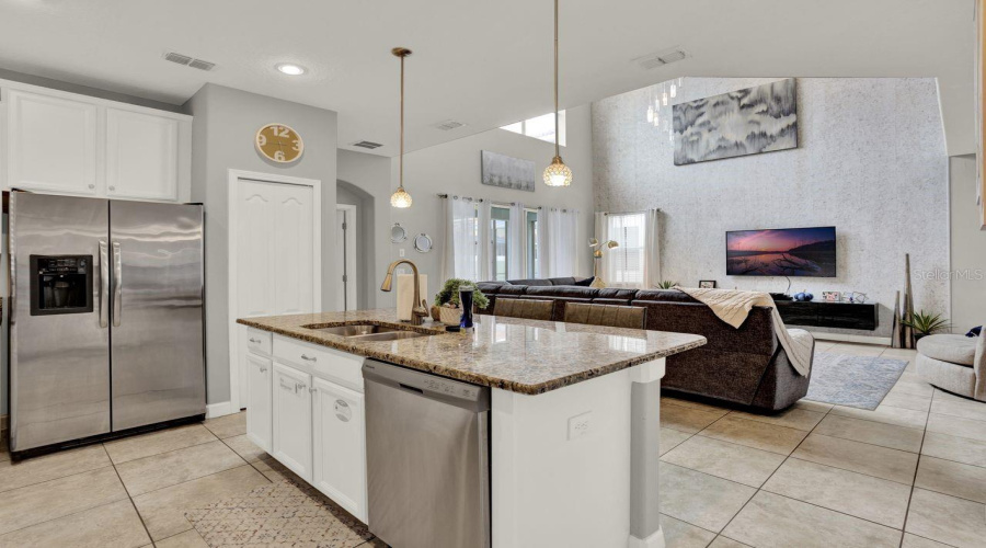 KISSIMMEE, Florida 34747, 5 Bedrooms Bedrooms, ,5 BathroomsBathrooms,Residential,For Sale,BEACH PALM,0,MFRO6343389