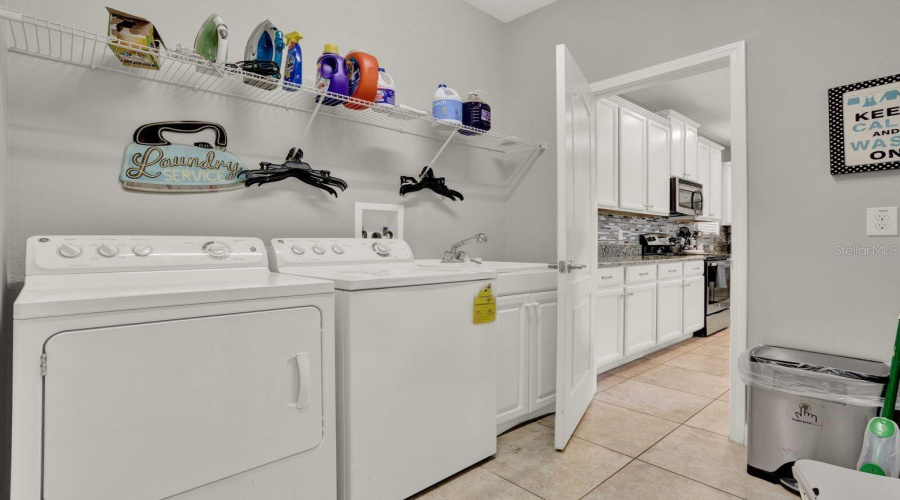 KISSIMMEE, Florida 34747, 5 Bedrooms Bedrooms, ,5 BathroomsBathrooms,Residential,For Sale,BEACH PALM,0,MFRO6343389