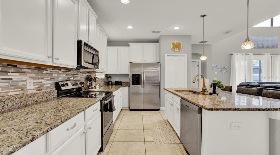 KISSIMMEE, Florida 34747, 5 Bedrooms Bedrooms, ,5 BathroomsBathrooms,Residential,For Sale,BEACH PALM,0,MFRO6343389