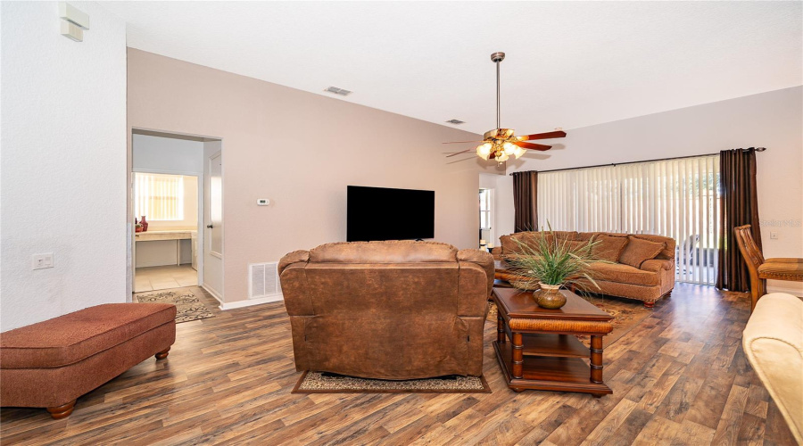 KISSIMMEE, Florida 34746, 3 Bedrooms Bedrooms, ,2 BathroomsBathrooms,Residential,For Sale,MEADOW OAK,0,MFRO6360382