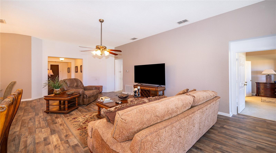 KISSIMMEE, Florida 34746, 3 Bedrooms Bedrooms, ,2 BathroomsBathrooms,Residential,For Sale,MEADOW OAK,0,MFRO6360382