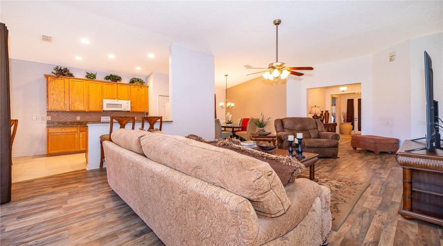 KISSIMMEE, Florida 34746, 3 Bedrooms Bedrooms, ,2 BathroomsBathrooms,Residential,For Sale,MEADOW OAK,0,MFRO6360382