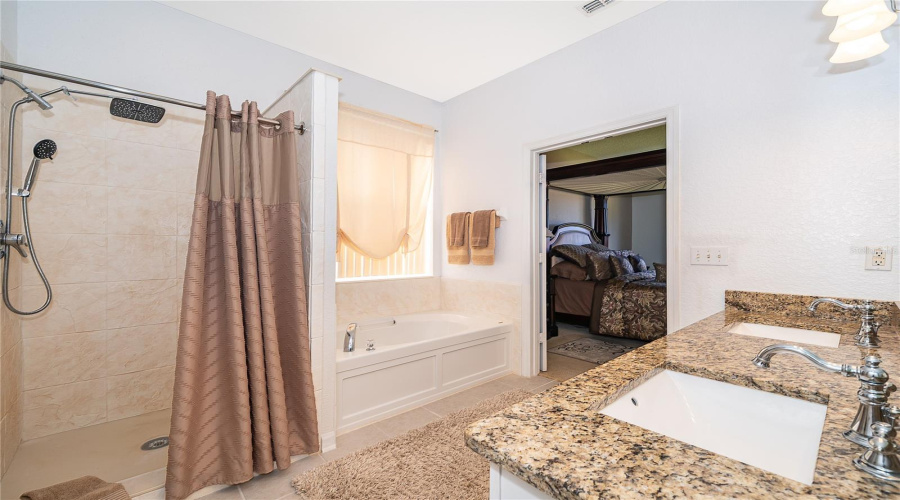 KISSIMMEE, Florida 34746, 3 Bedrooms Bedrooms, ,2 BathroomsBathrooms,Residential,For Sale,MEADOW OAK,0,MFRO6360382