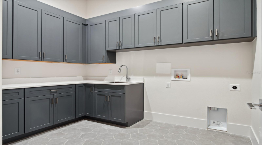 ORLANDO, Florida 32836, 6 Bedrooms Bedrooms, ,5 BathroomsBathrooms,Residential,For Sale,SHEEN SOUND,0,MFRO6318176