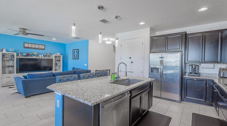 DAVENPORT, Florida 33837, 4 Bedrooms Bedrooms, ,3 BathroomsBathrooms,Residential,For Sale,SAPPHIRE,0,MFRTB8447441