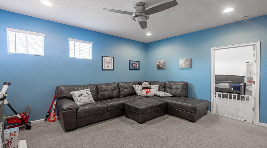 DAVENPORT, Florida 33837, 4 Bedrooms Bedrooms, ,3 BathroomsBathrooms,Residential,For Sale,SAPPHIRE,0,MFRTB8447441