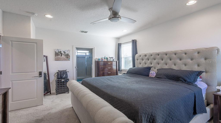 DAVENPORT, Florida 33837, 4 Bedrooms Bedrooms, ,3 BathroomsBathrooms,Residential,For Sale,SAPPHIRE,0,MFRTB8447441