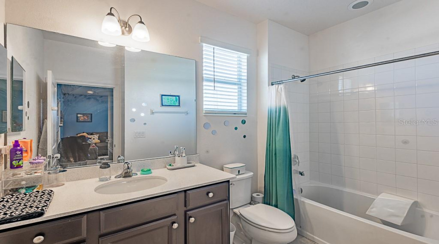 DAVENPORT, Florida 33837, 4 Bedrooms Bedrooms, ,3 BathroomsBathrooms,Residential,For Sale,SAPPHIRE,0,MFRTB8447441