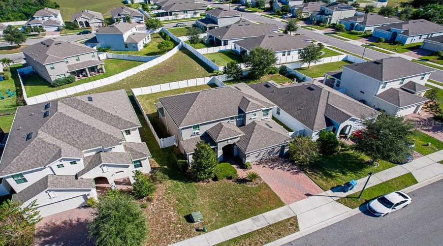 DAVENPORT, Florida 33837, 4 Bedrooms Bedrooms, ,3 BathroomsBathrooms,Residential,For Sale,SAPPHIRE,0,MFRTB8447441