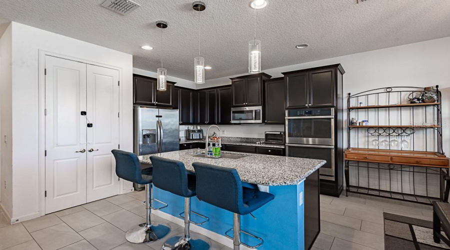 DAVENPORT, Florida 33837, 4 Bedrooms Bedrooms, ,3 BathroomsBathrooms,Residential,For Sale,SAPPHIRE,0,MFRTB8447441