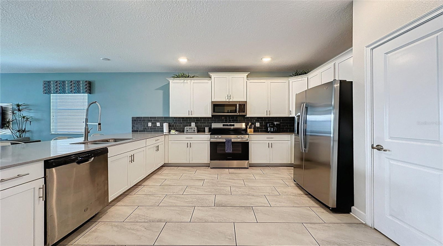 DAVENPORT, Florida 33896, 8 Bedrooms Bedrooms, ,5 BathroomsBathrooms,Residential,For Sale,STINGER,0,MFRS5137916